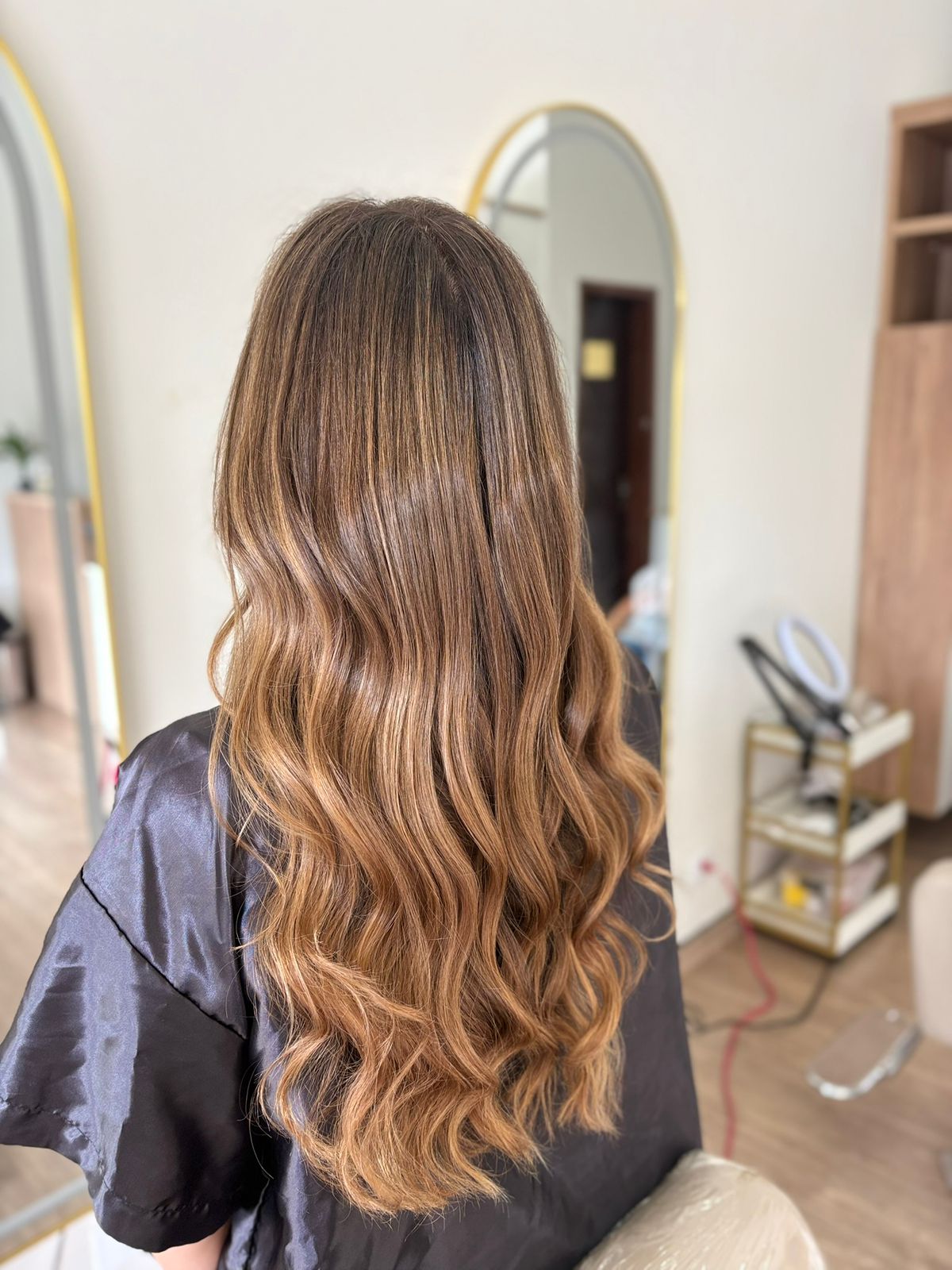 Resultado: cabelo longo balayage e ambiente do salão